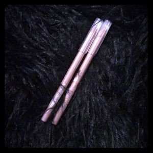 🎁 2 Bodyshop Nude Lip Liners 💫 NWT